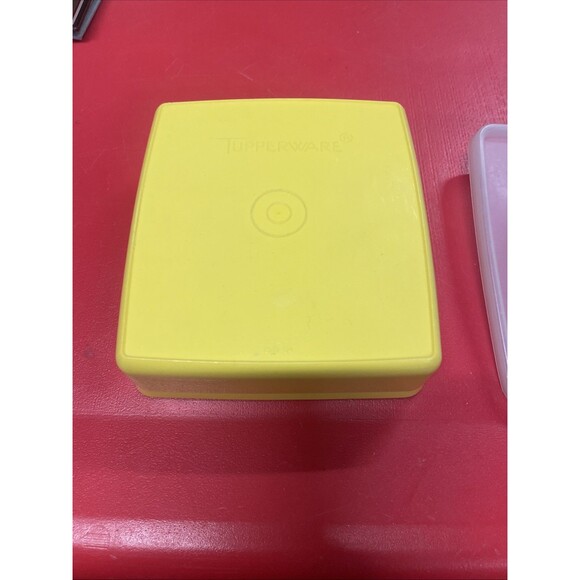 Vintage TUPPERWARE Square Away  Sandwich Keeper 670 & 671 - Yellow - Picture 2 of 4